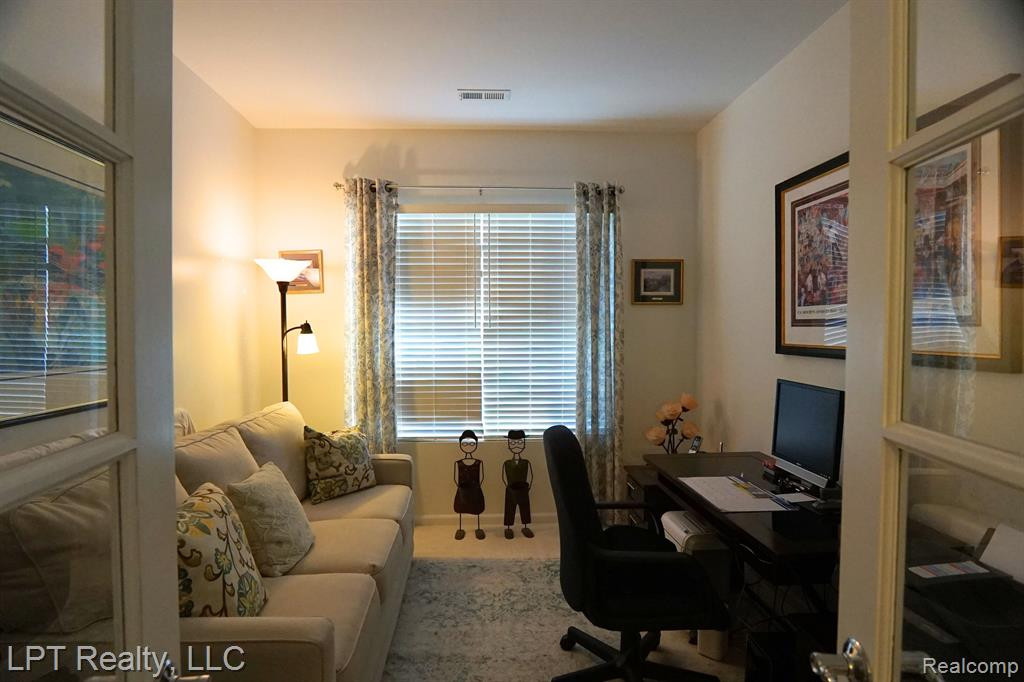 24560 SAND LAKE Lane, Flat Rock, MI 48134 — Photo 12