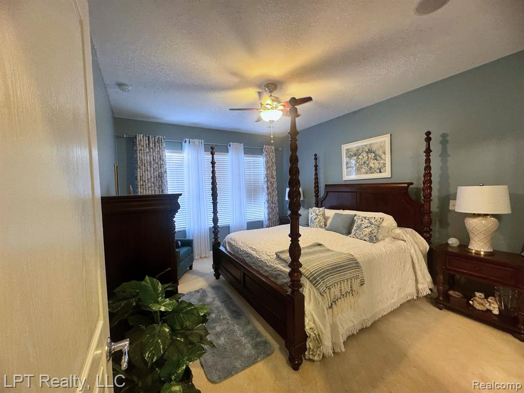24560 SAND LAKE Lane, Flat Rock, MI 48134 — Photo 13