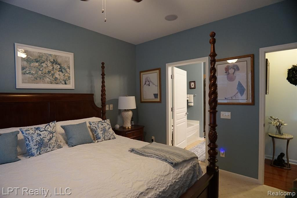 24560 SAND LAKE Lane, Flat Rock, MI 48134 — Photo 16