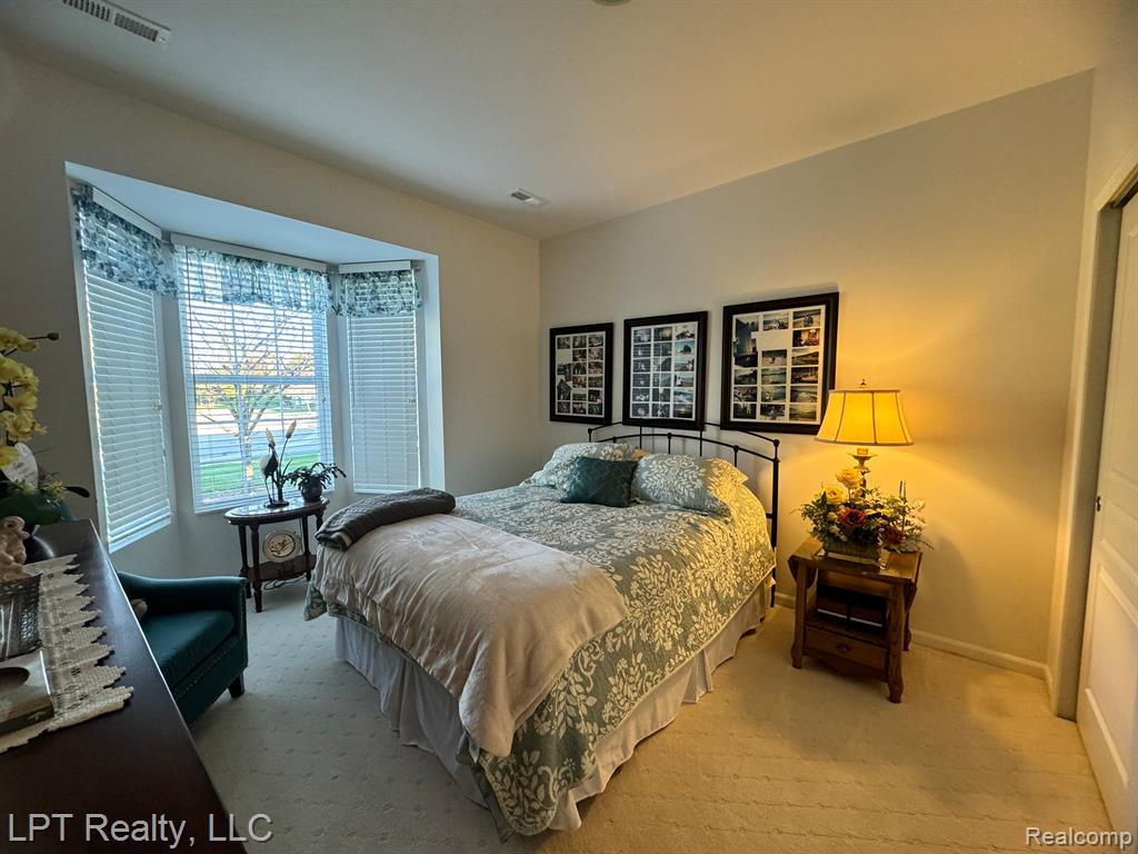 24560 SAND LAKE Lane, Flat Rock, MI 48134 — Photo 22