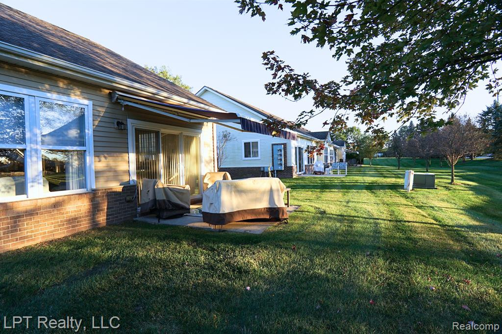 24560 SAND LAKE Lane, Flat Rock, MI 48134 — Photo 31