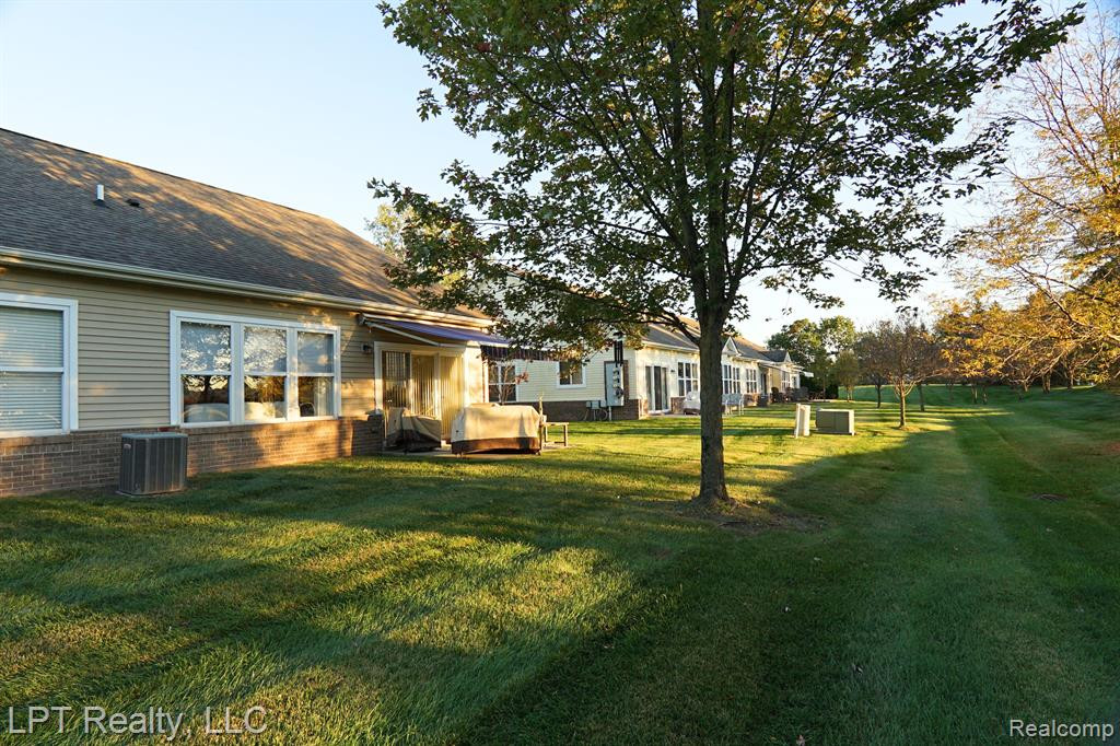 24560 SAND LAKE Lane, Flat Rock, MI 48134 — Photo 32