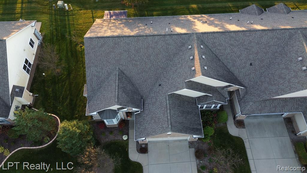 24560 SAND LAKE Lane, Flat Rock, MI 48134 — Photo 37