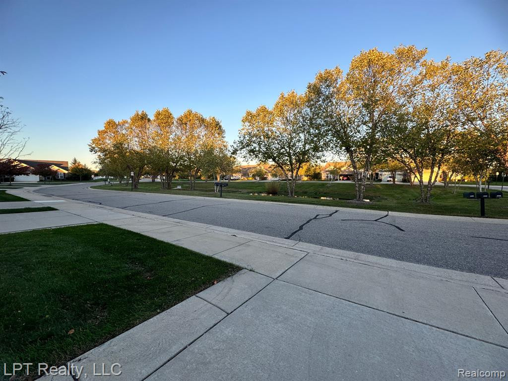 24560 SAND LAKE Lane, Flat Rock, MI 48134 — Photo 39