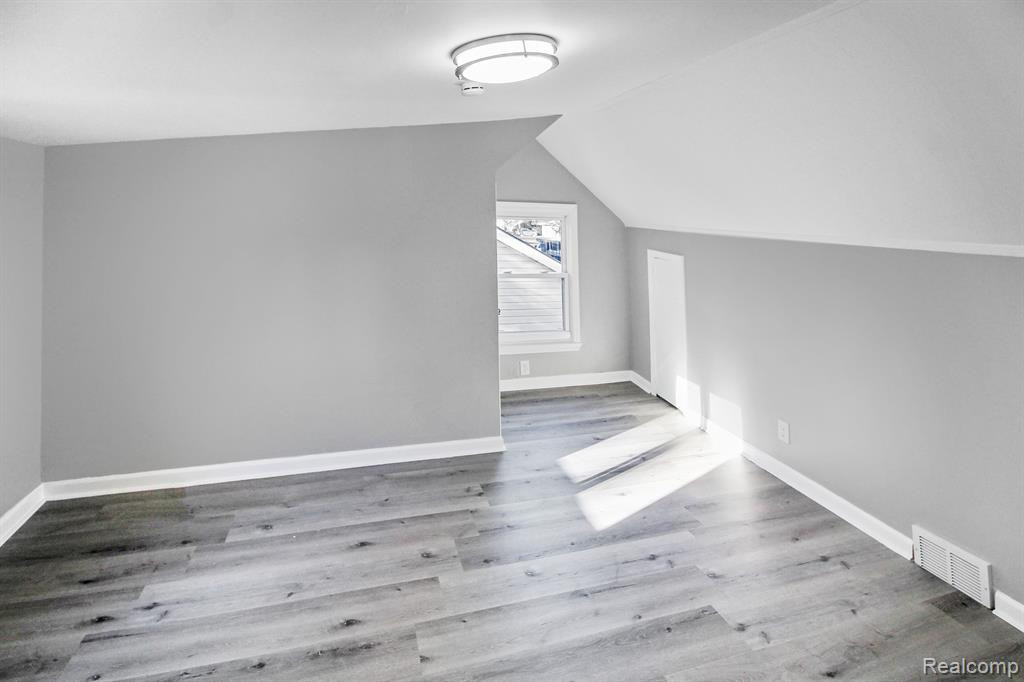 5639 N WALTON Street, Westland, MI — Photo 9