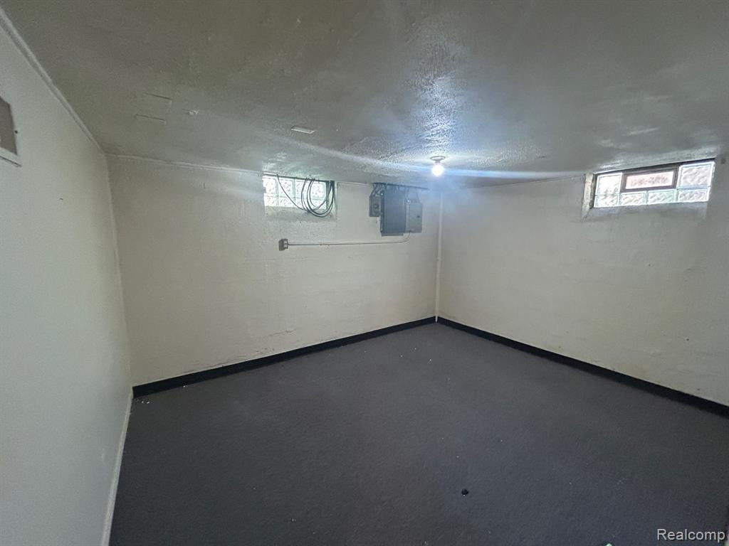 8446 COLGATE Street, Oak Park, MI 48237 — Photo 11