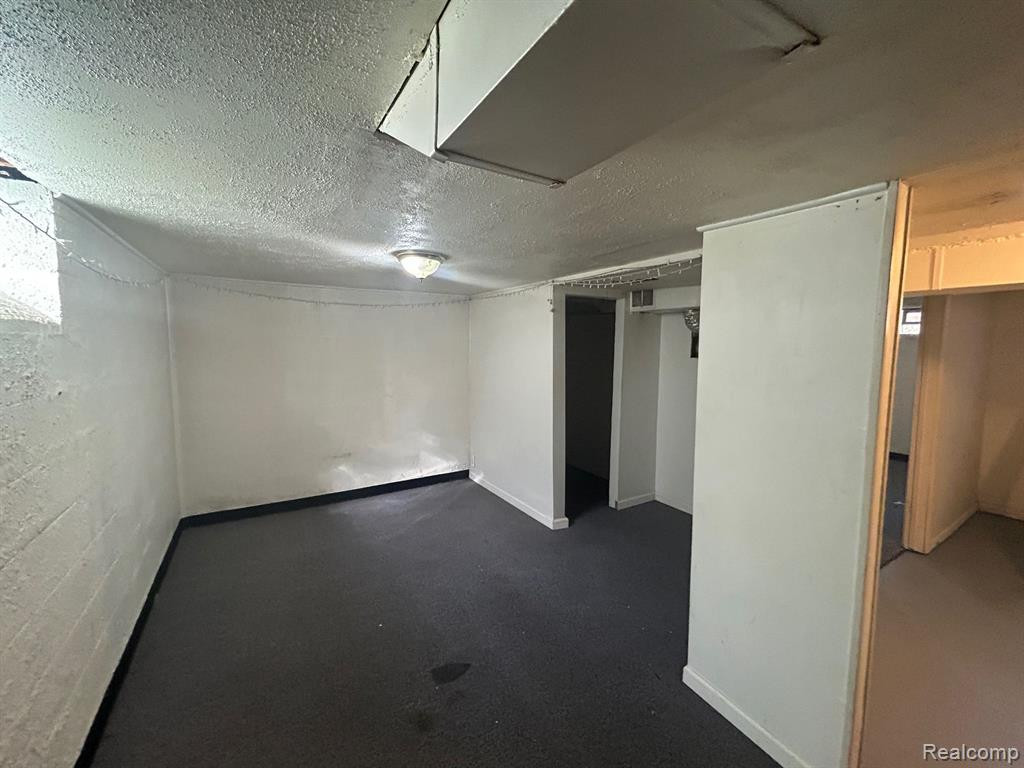 8446 COLGATE Street, Oak Park, MI 48237 — Photo 12