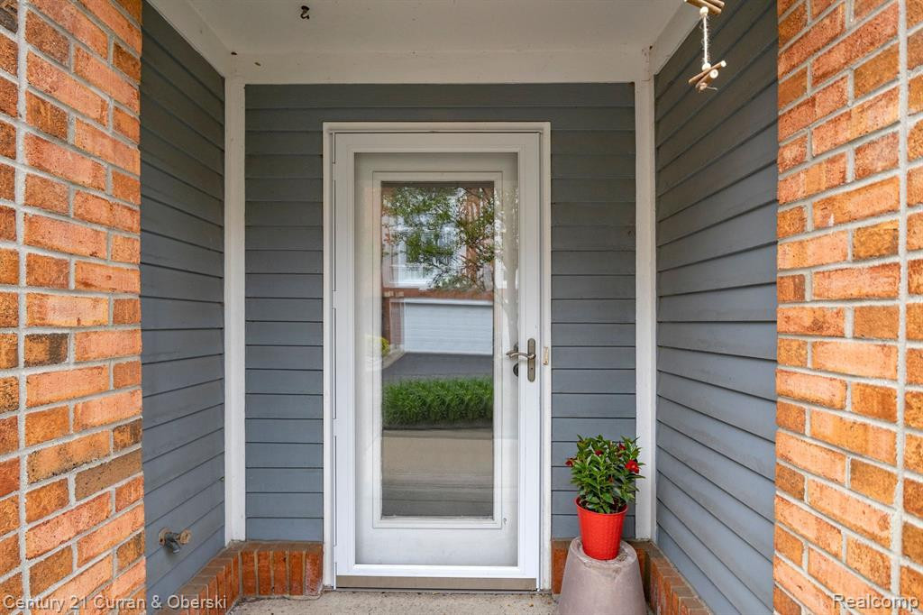 234 MAIN SAIL Court, 31, Detroit, MI 48207 — Photo 2