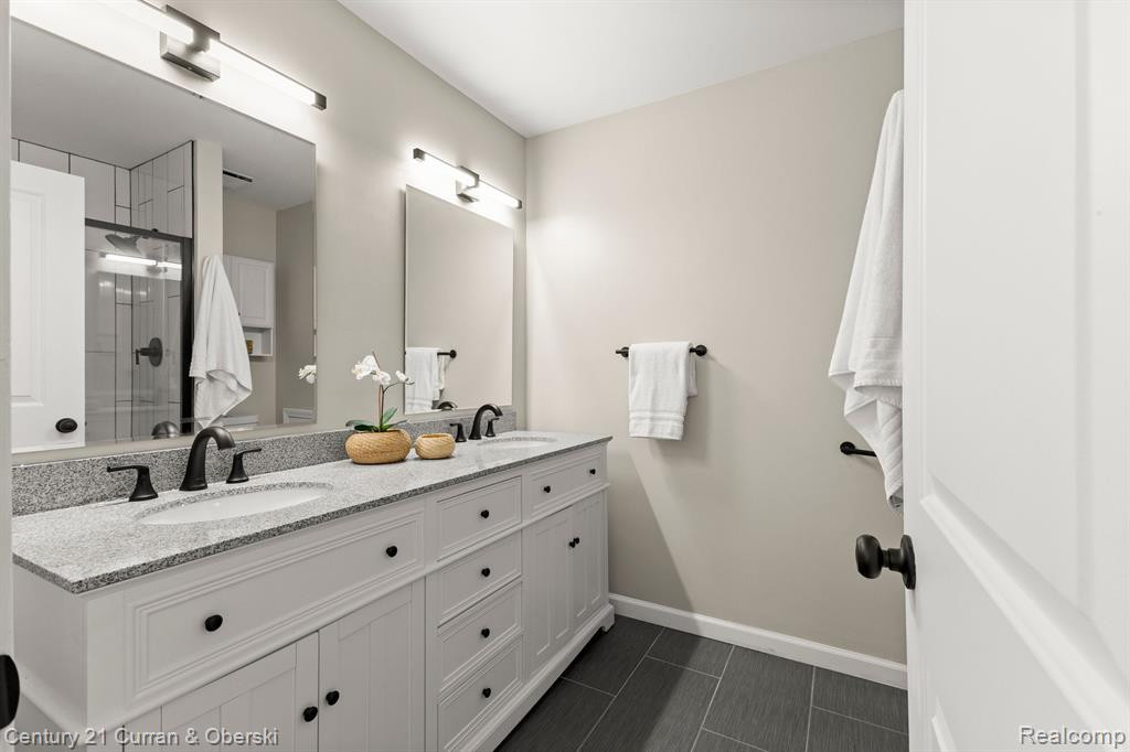234 MAIN SAIL Court, 31, Detroit, MI 48207 — Photo 23
