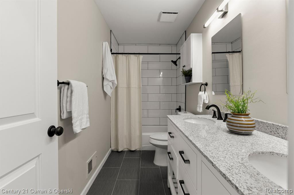 234 MAIN SAIL Court, 31, Detroit, MI 48207 — Photo 29