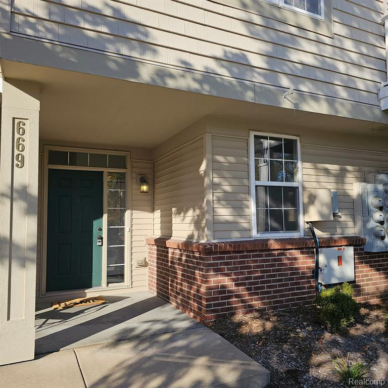 669 ABBINGTON Court, Howell, MI 48843 — Photo 2