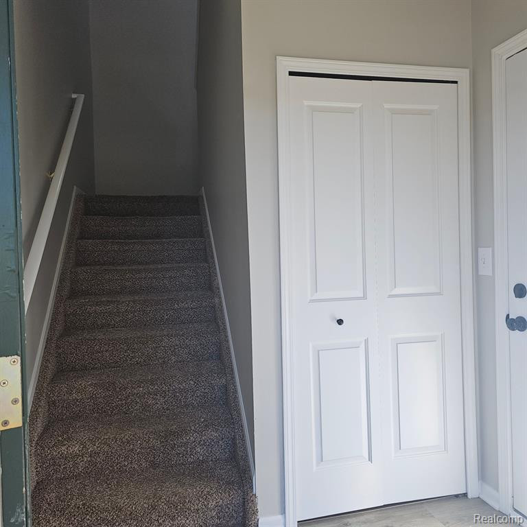 669 ABBINGTON Court, Howell, MI 48843 — Photo 4