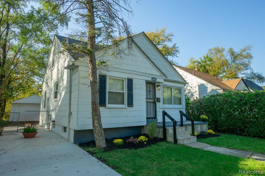 8483 PIERSON Street, Detroit, MI 48228 — Photo 2