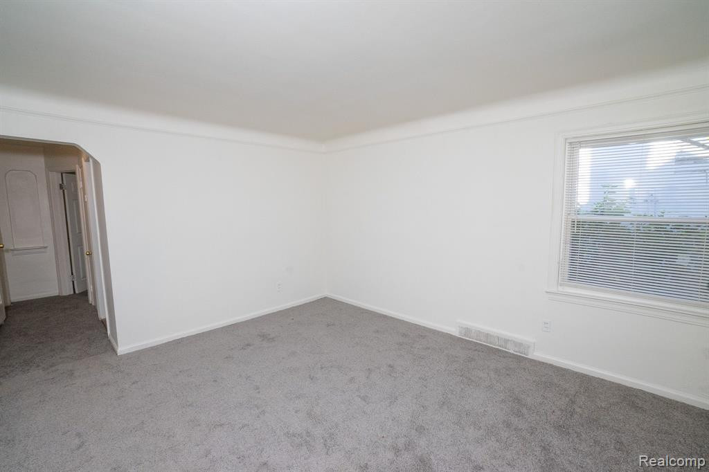 8483 PIERSON Street, Detroit, MI 48228 — Photo 4