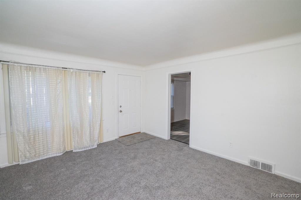 8483 PIERSON Street, Detroit, MI 48228 — Photo 5