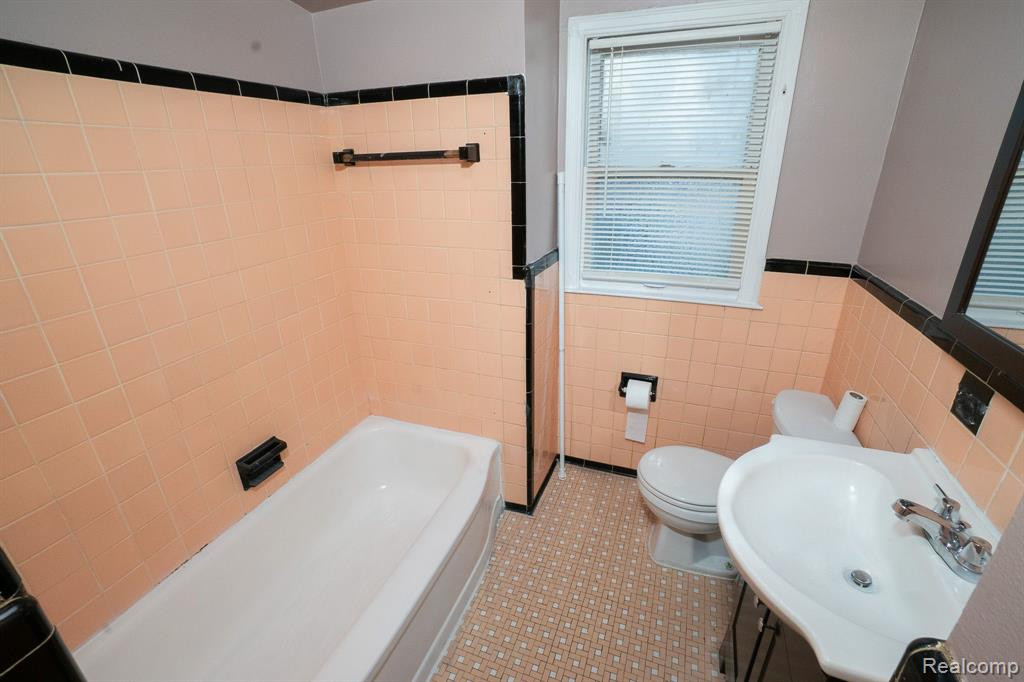 8483 PIERSON Street, Detroit, MI 48228 — Photo 11