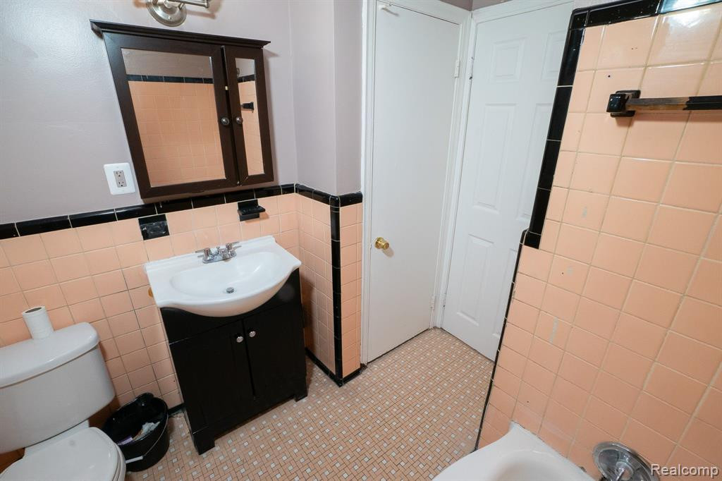 8483 PIERSON Street, Detroit, MI 48228 — Photo 12