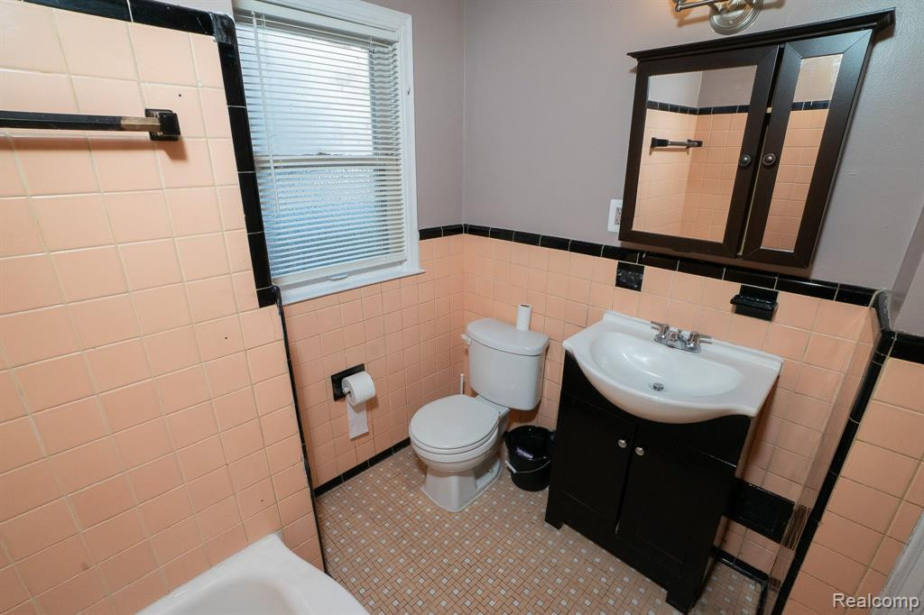 8483 PIERSON Street, Detroit, MI 48228 — Photo 13