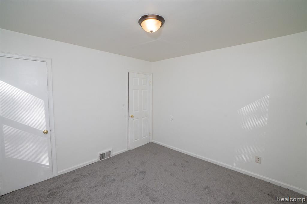 8483 PIERSON Street, Detroit, MI 48228 — Photo 17