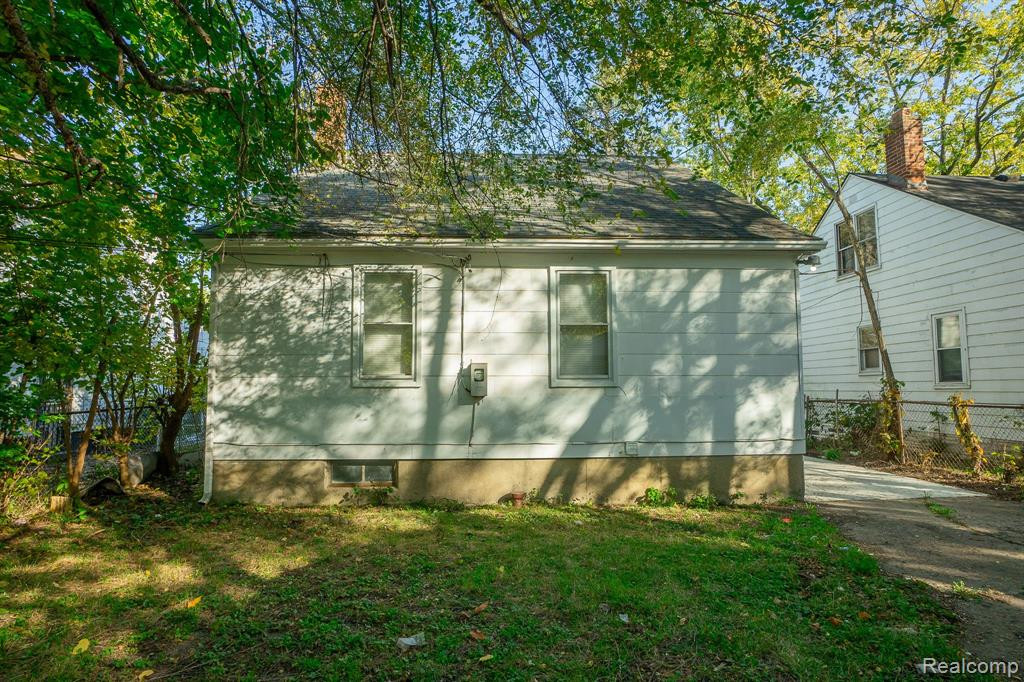 8483 PIERSON Street, Detroit, MI 48228 — Photo 23