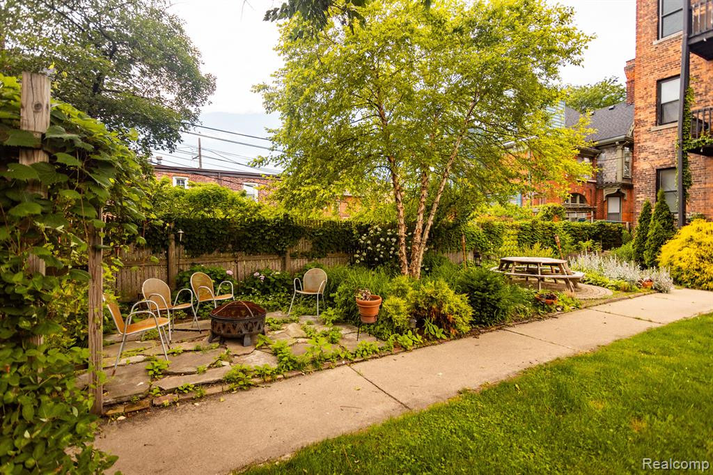 659 W CANFIELD Street, Detroit, MI 48201 — Photo 37