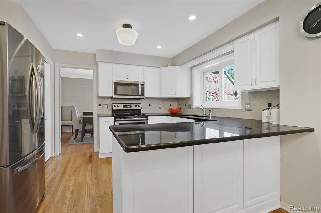 640 CHESTERFIELD Avenue, Birmingham, MI 48009 — Photo 11