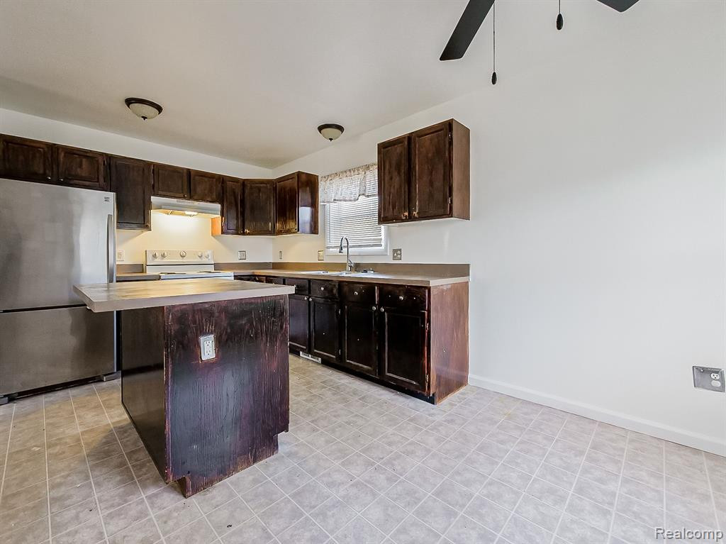 49 OAKHILL Street, Pontiac, MI 48342 — Photo 5