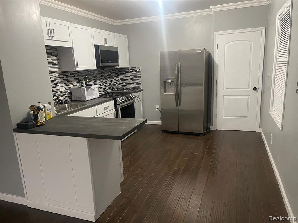 487 PHILIP Street, Detroit, MI 48215 — Photo 2