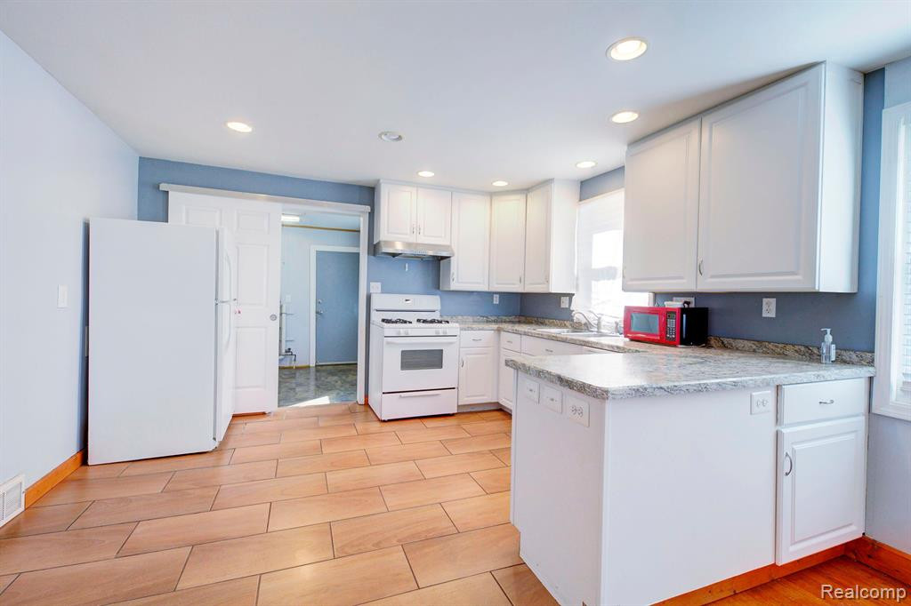 7008 GILMAN Street, Garden City, MI — Photo 4