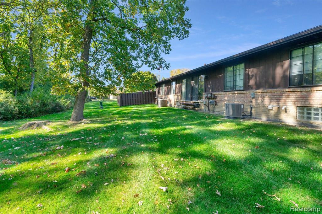 26062 SUMMERDALE Drive, Southfield, MI 48034 — Photo 4