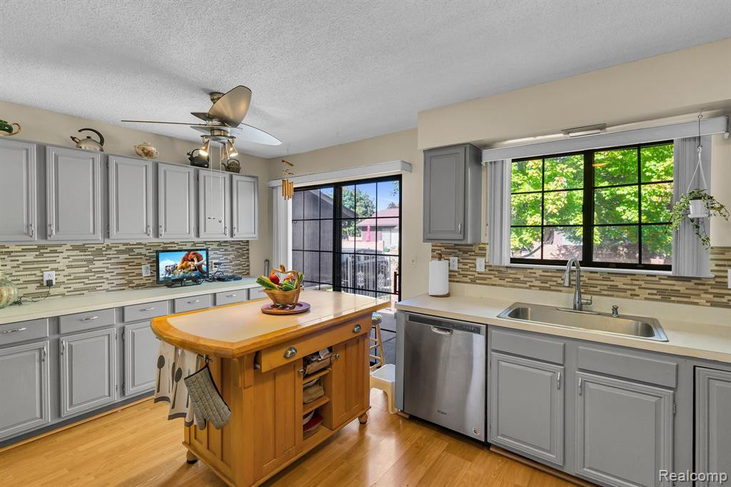 26062 SUMMERDALE Drive, Southfield, MI 48034 — Photo 5