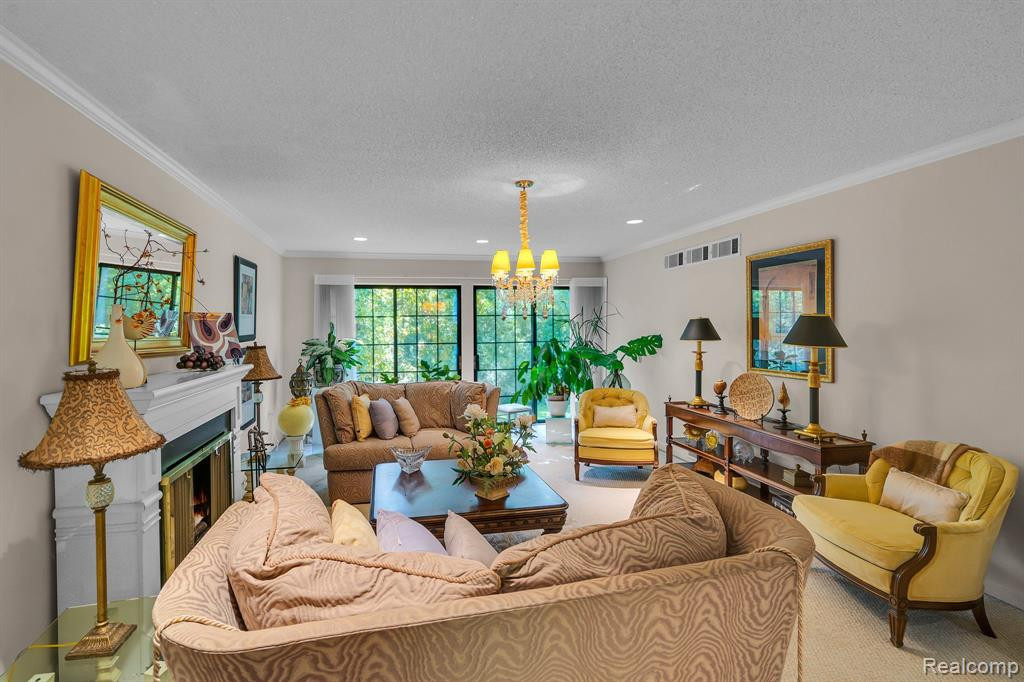 26062 SUMMERDALE Drive, Southfield, MI 48034 — Photo 8