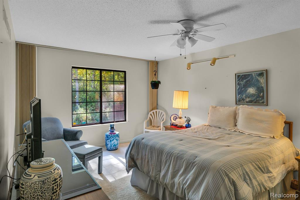 26062 SUMMERDALE Drive, Southfield, MI 48034 — Photo 17