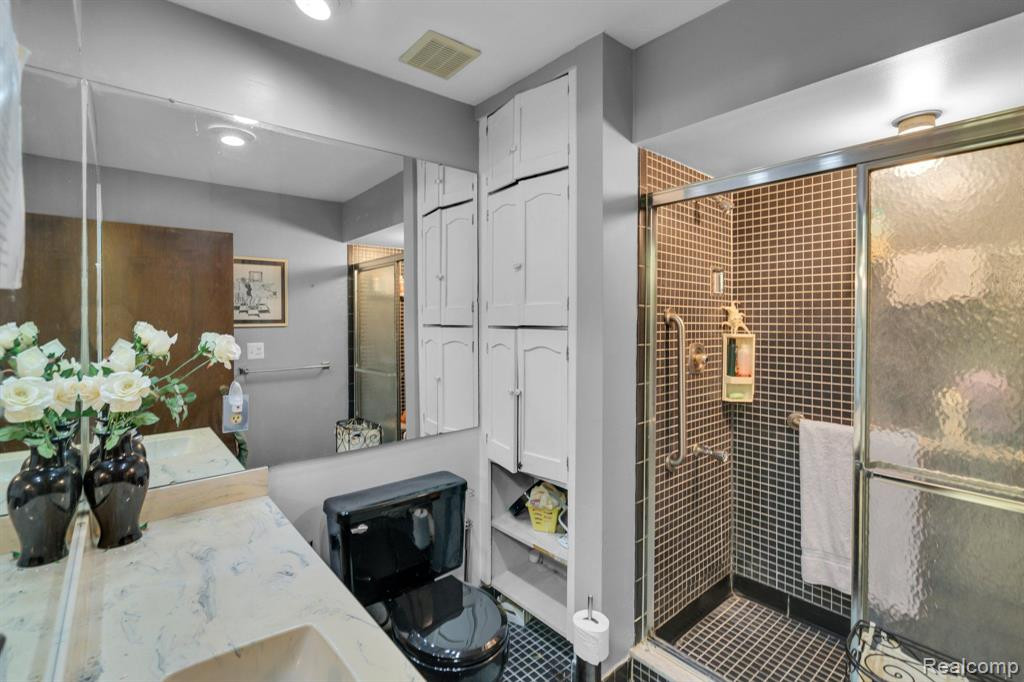 26062 SUMMERDALE Drive, Southfield, MI 48034 — Photo 19