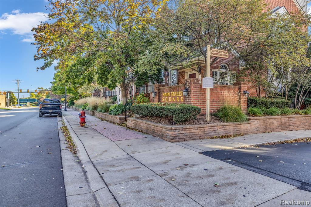 131 W KENILWORTH Avenue, Royal Oak, MI 48067 — Photo 2