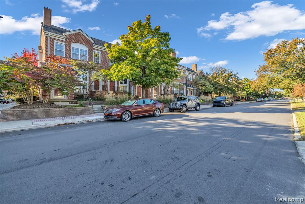 131 W KENILWORTH Avenue, Royal Oak, MI 48067 — Photo 3