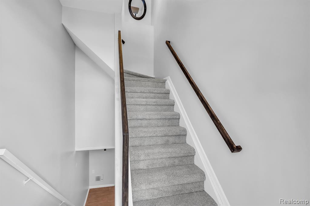 131 W KENILWORTH Avenue, Royal Oak, MI 48067 — Photo 5