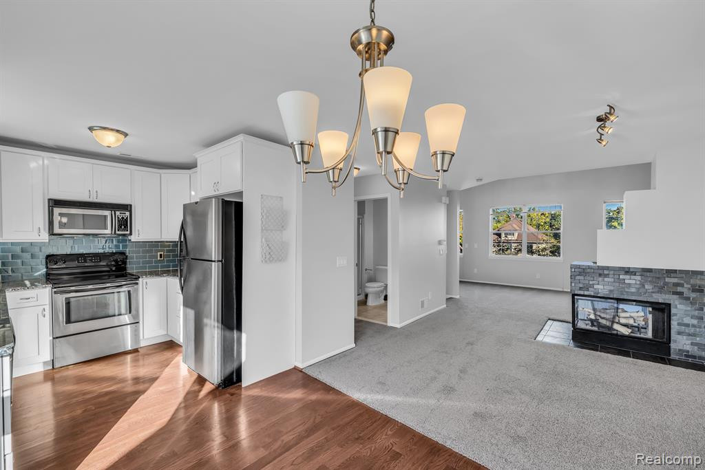 131 W KENILWORTH Avenue, Royal Oak, MI 48067 — Photo 8