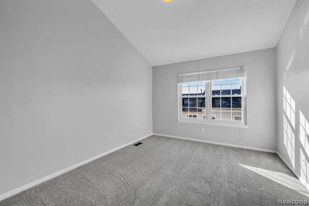 131 W KENILWORTH Avenue, Royal Oak, MI 48067 — Photo 11