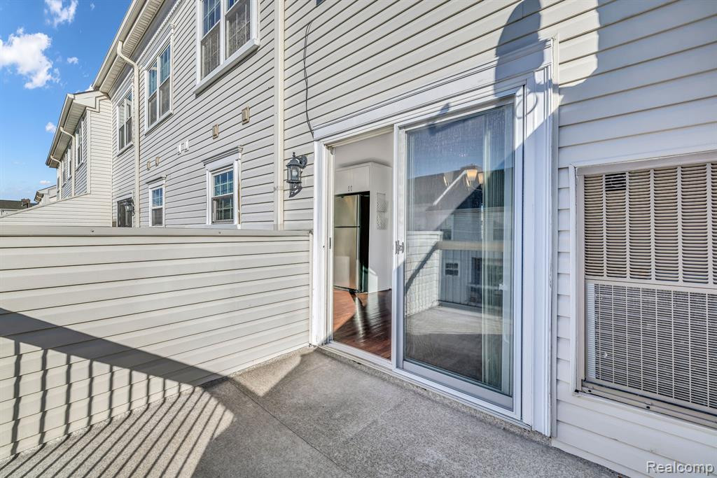 131 W KENILWORTH Avenue, Royal Oak, MI 48067 — Photo 17