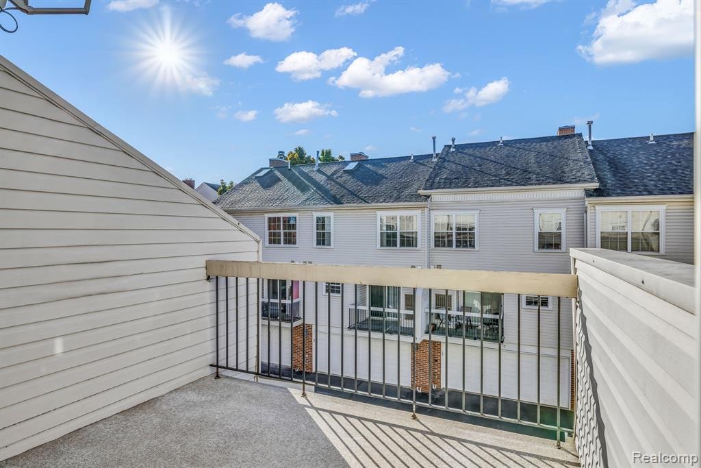 131 W KENILWORTH Avenue, Royal Oak, MI 48067 — Photo 18