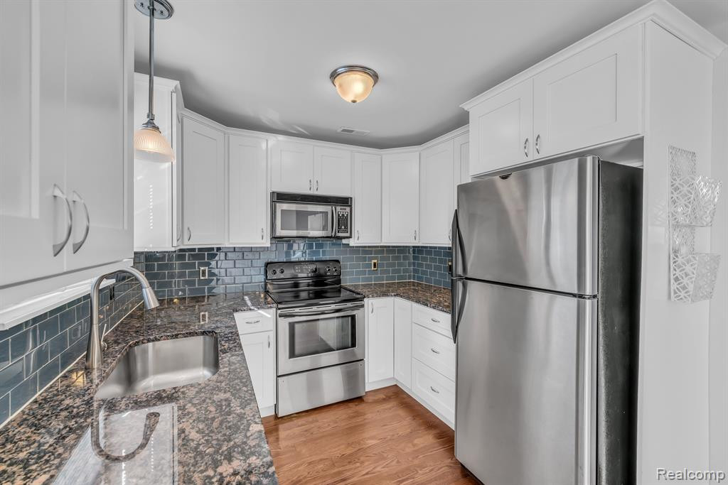 131 W KENILWORTH Avenue, Royal Oak, MI 48067 — Photo 19