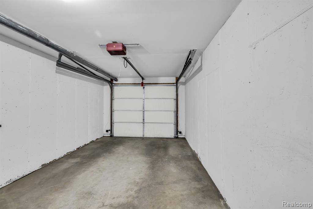 131 W KENILWORTH Avenue, Royal Oak, MI 48067 — Photo 20