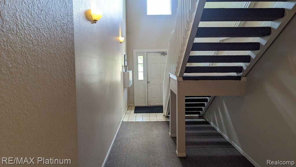 613 Curzon Court, 102, Howell, MI 48843 — Photo 5