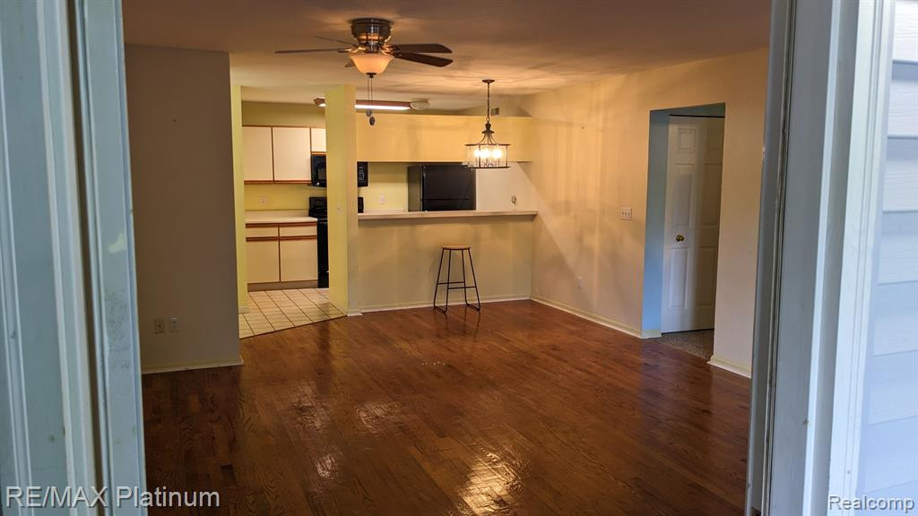 613 Curzon Court, 102, Howell, MI 48843 — Photo 10