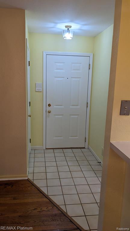 613 Curzon Court, 102, Howell, MI 48843 — Photo 13