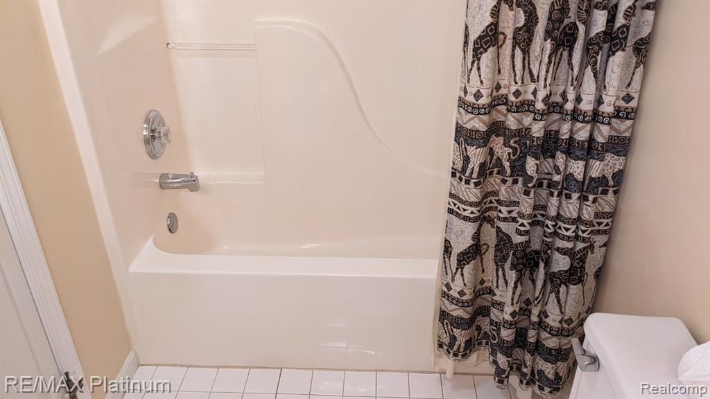 613 Curzon Court, 102, Howell, MI 48843 — Photo 27