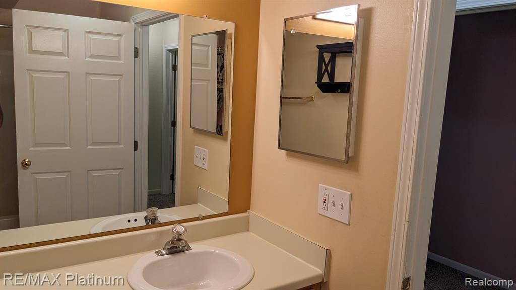 613 Curzon Court, 102, Howell, MI 48843 — Photo 29