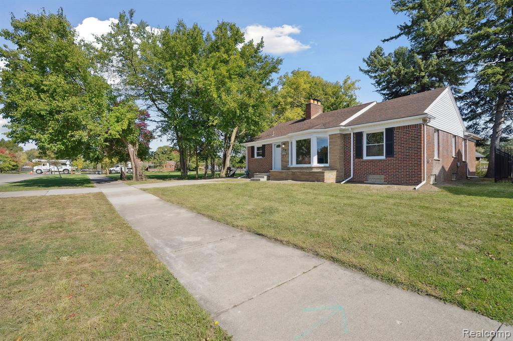 8126 SORRENTO Street, Detroit, MI 48228 — Photo 4