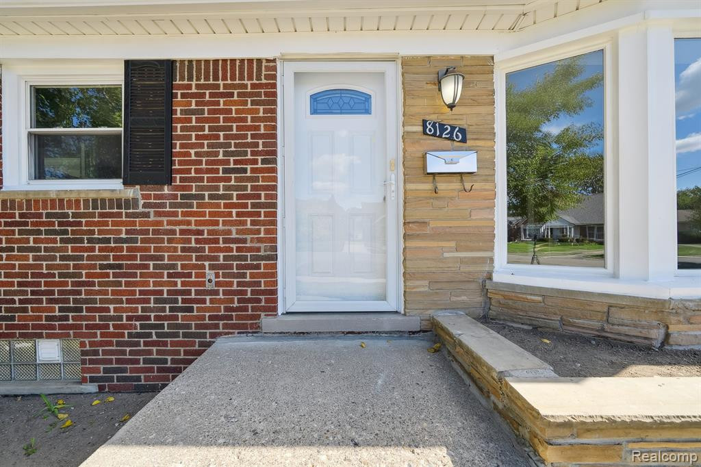 8126 SORRENTO Street, Detroit, MI 48228 — Photo 5